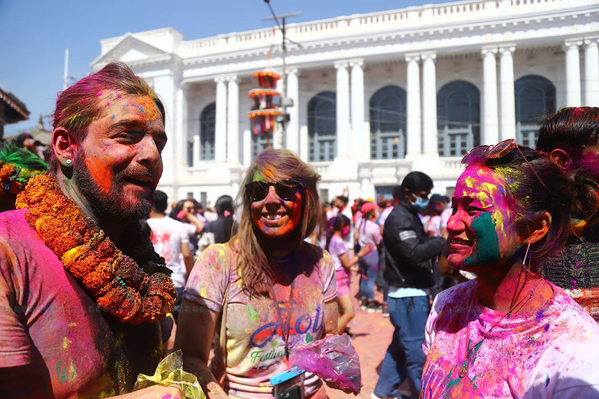 https://raracms.setopati.com/uploads/shares/2020/sujita/holi at basantapur/holi parba (1).jpg